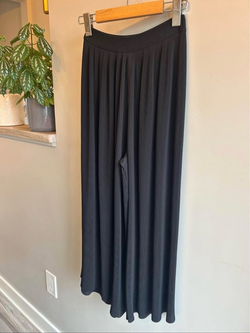 Zara Black Pleated Wide-Leg 3/4 Pants